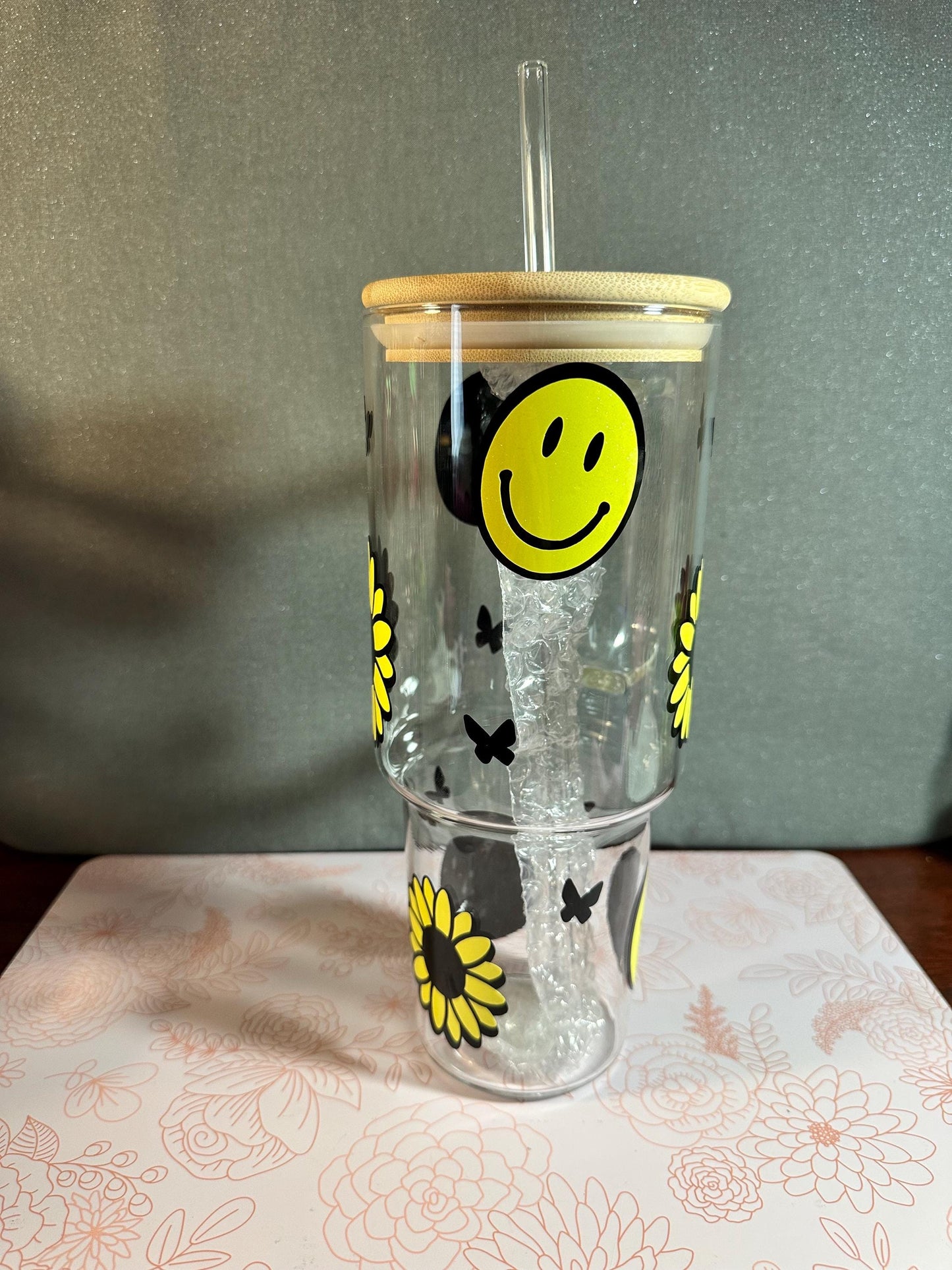 40oz Glass tumbler -Glitter Sunflower and Smiley Face design.