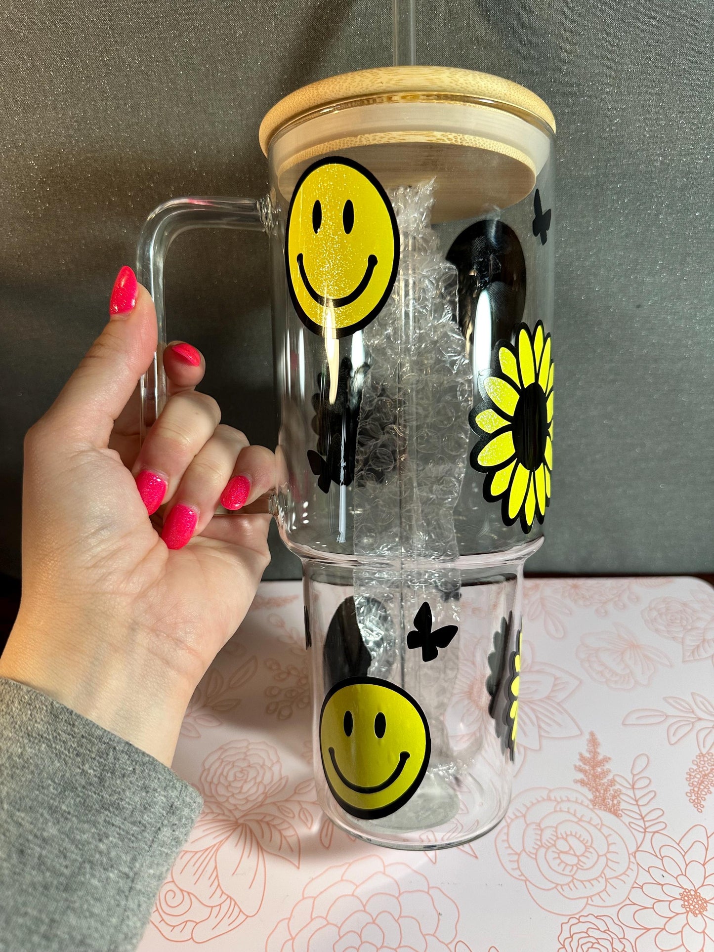 40oz Glass tumbler -Glitter Sunflower and Smiley Face design.